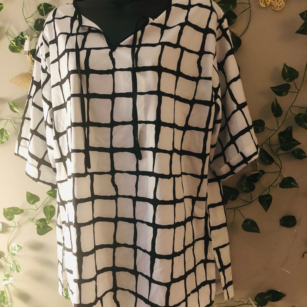 Black and white tunic blouse